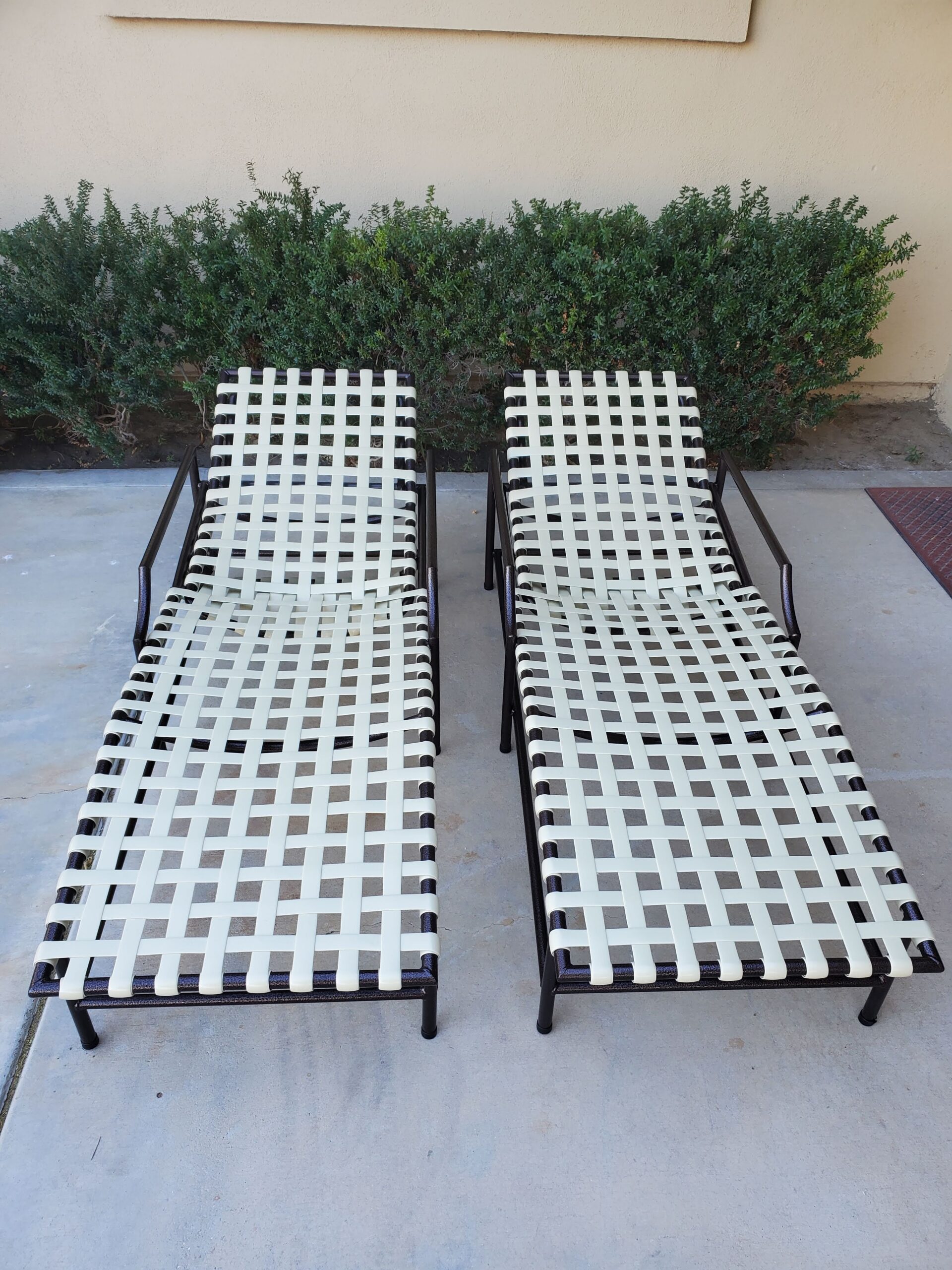 Double-strapped vinyl chaise lounge finished